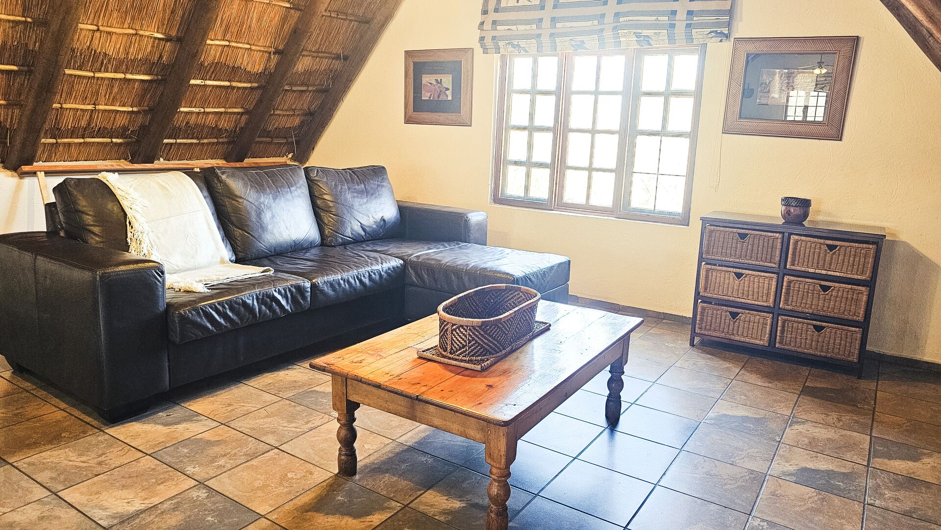 Upstairs leather lounge at Kruger Umoya